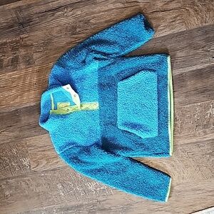 Boys Cozy Fuzzy Sweatshirt Size S (6/7)